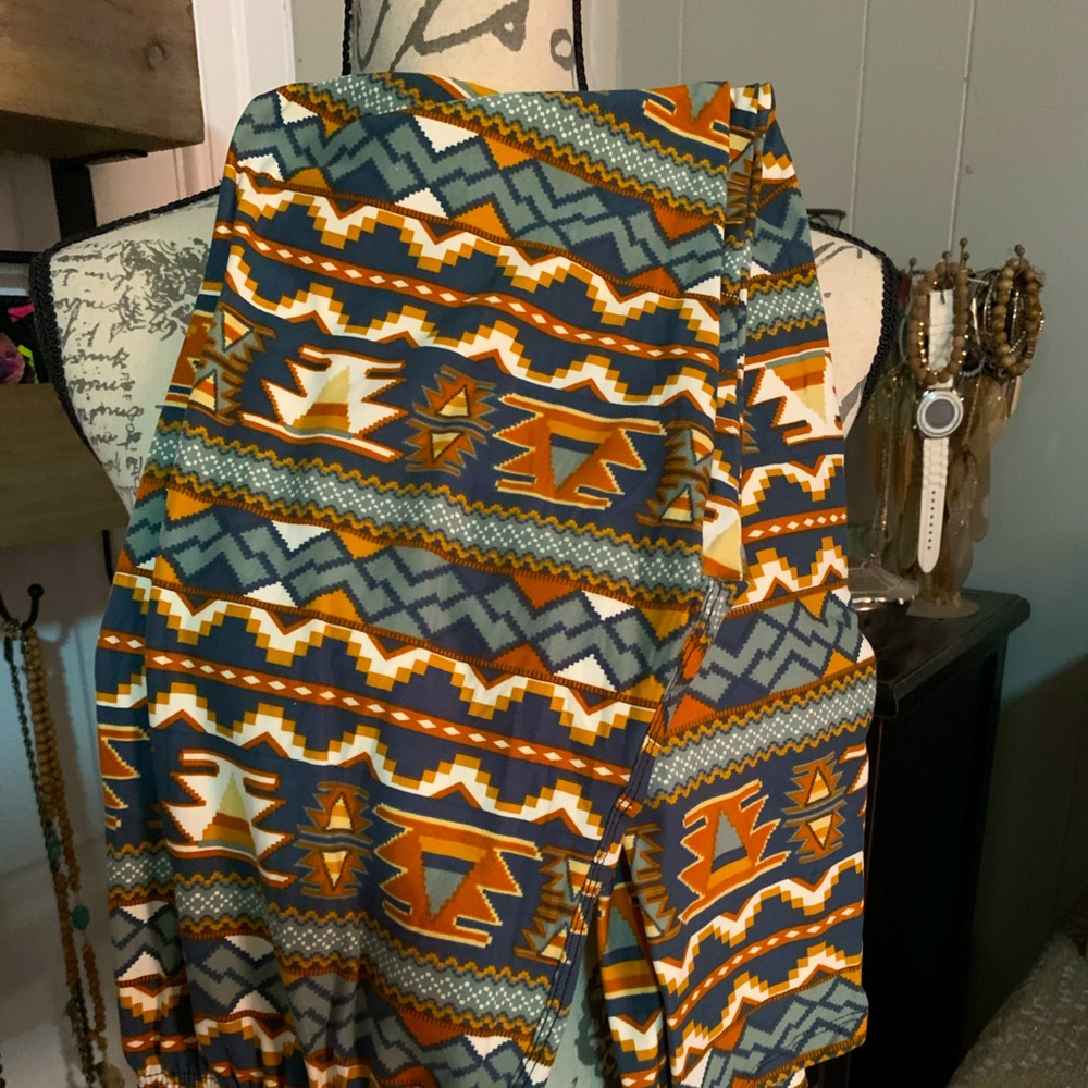 NWT Aztec pattern leggings, women’s XL(14-16)